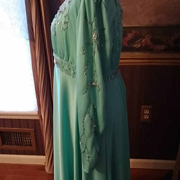 Dress - Picture 3 of 7